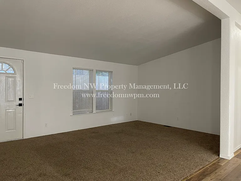 908 Vienna St — Photo 5