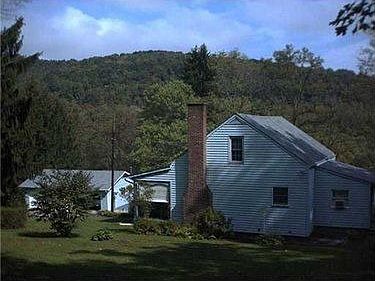 3rd image of 1221 Orchard Ln