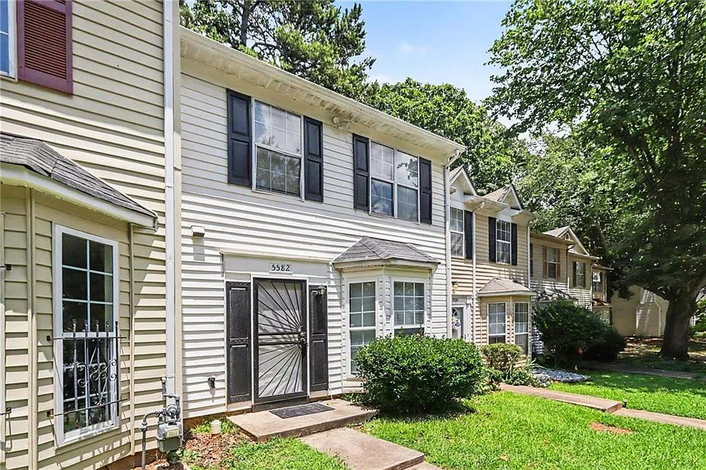 2 bed, 2.5 bath, 1580 sqft, $1,650 — Photo 3