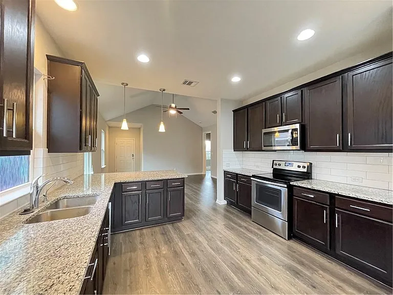 710 Coconut Grove St — Photo 14