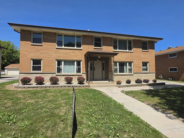 2322 W Bolivar Ave — Photo 1