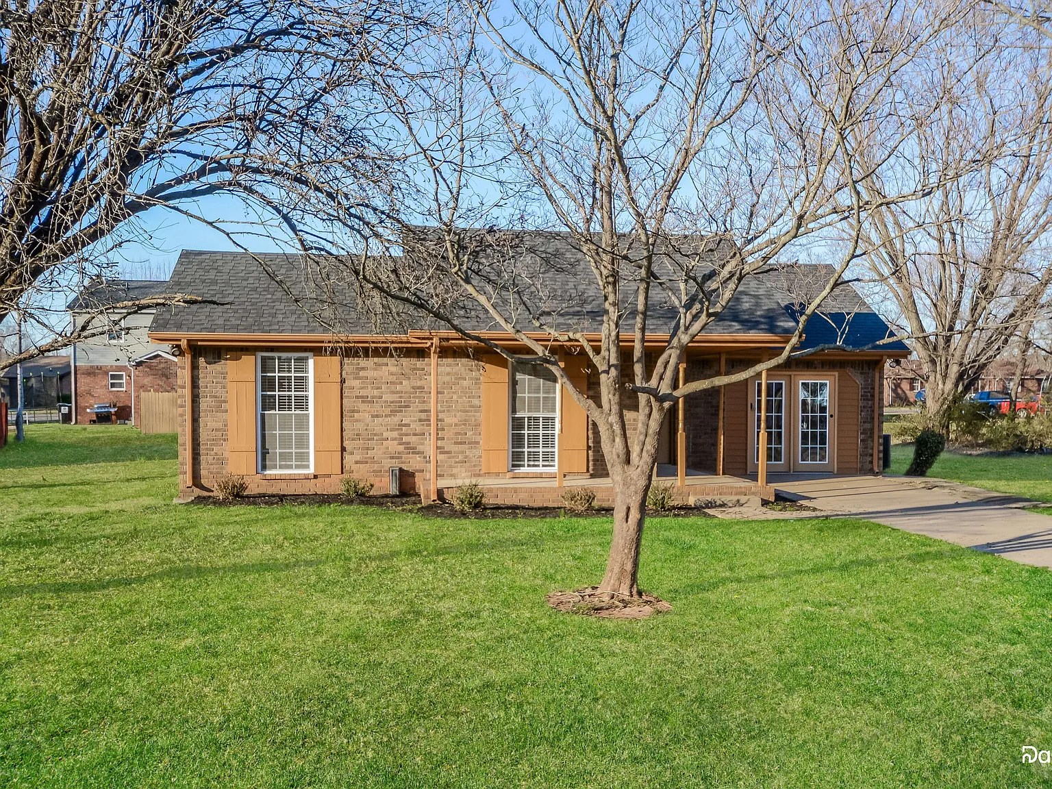 3 bed, 2.0 bath, 1495 sqft, $2,055 — Photo 2