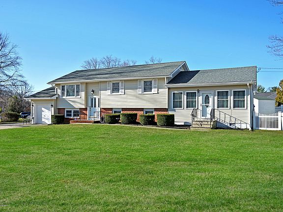 3rd image of 634 Vaughn Ave