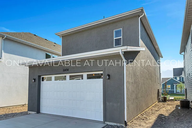 3 bed, 2.0 bath, 2400 sqft, $2,575 — Photo 3