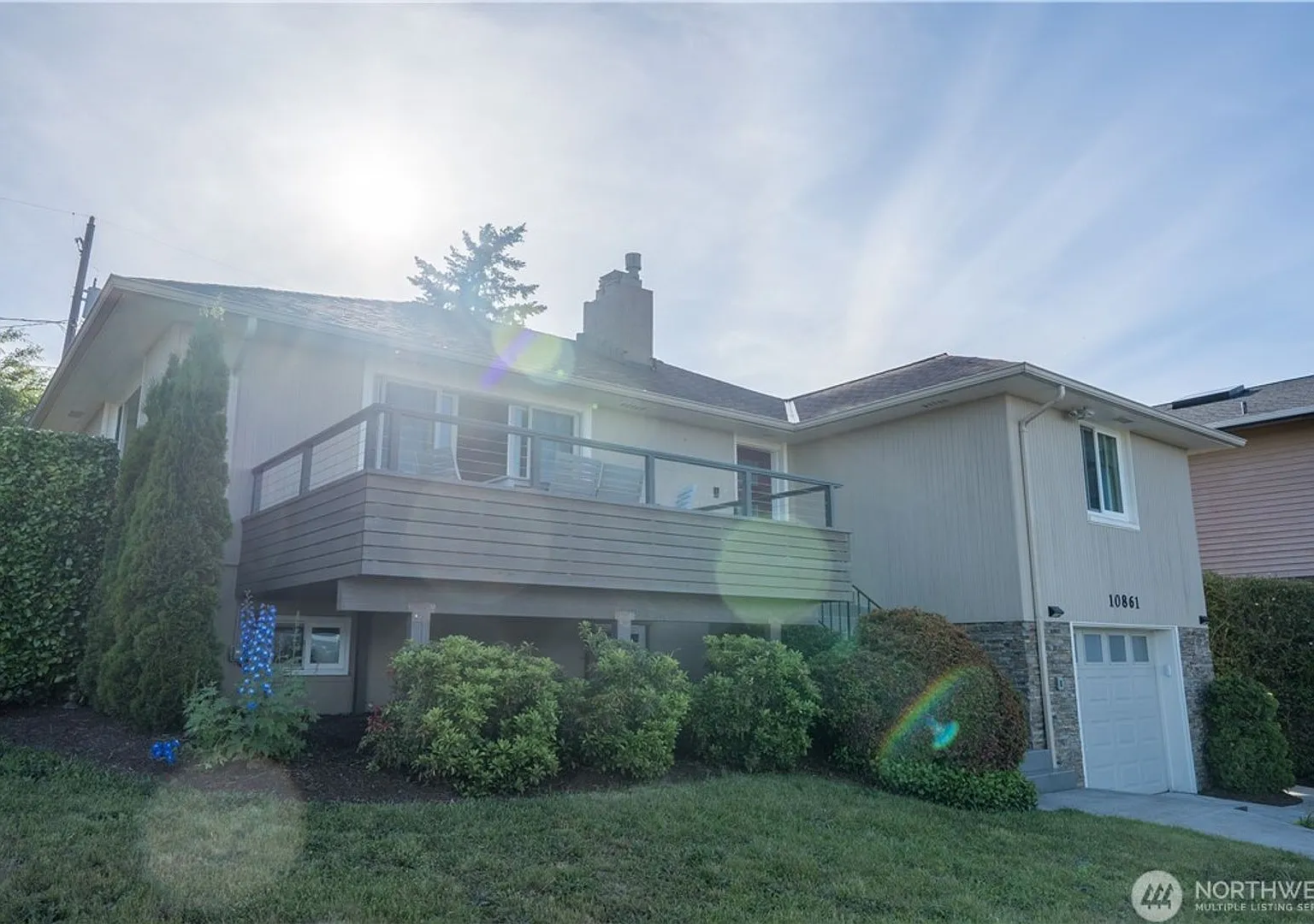 3Bd/2.5Ba Seattle Home — Photo 2