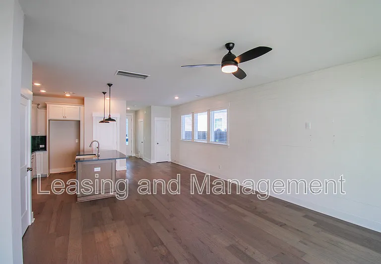 111 Crimson St — Photo 7