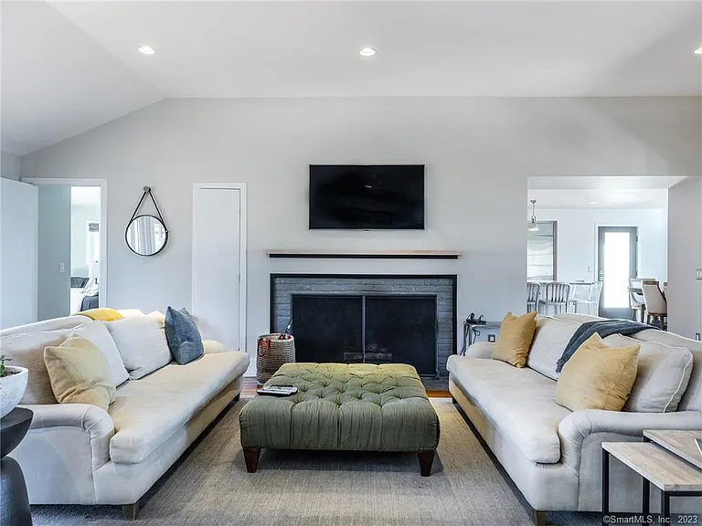 321 W Shore Rd — Photo 12