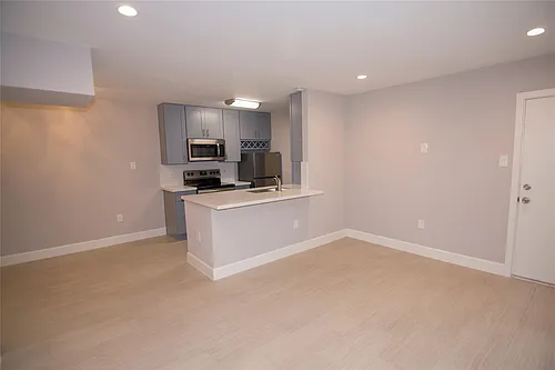 2201 Fountain View Dr #44 Photo 1