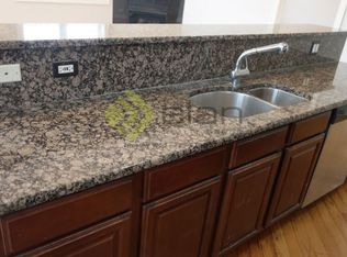 2338 W Morse Ave APT 2A, Chicago, IL 60645