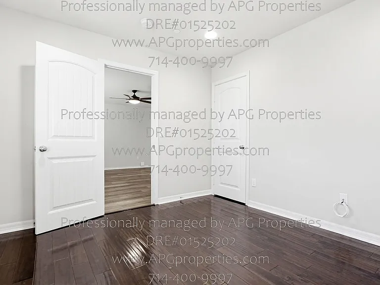 139 Thompson Ave — Photo 26
