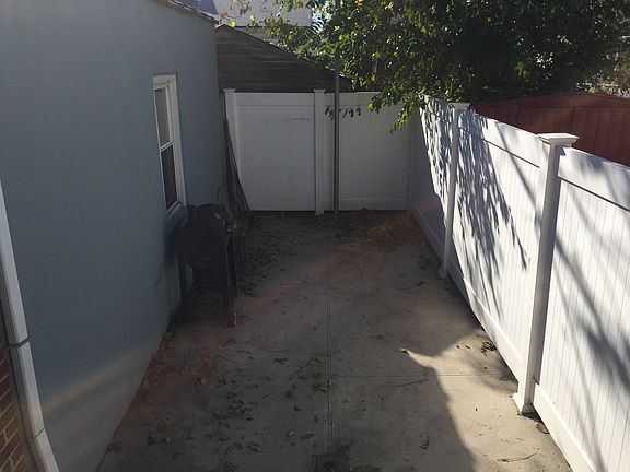 5th image of 926 E 89th St