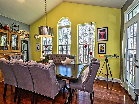 4th image of 2305 Broomsage Ct