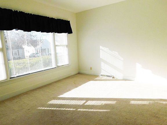 3rd image of 1101 E Richwoods Blvd