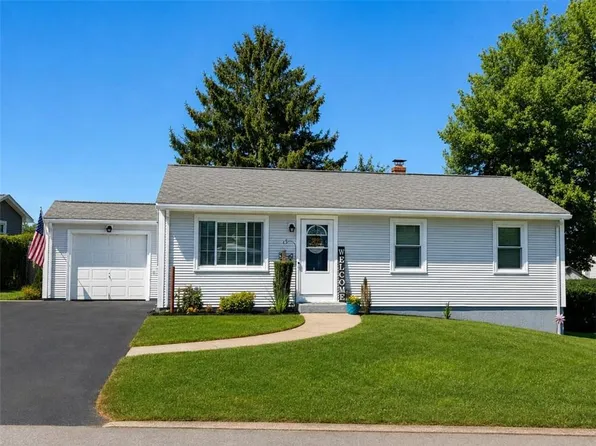 5 Lawrence Dr, East Providence, RI 02914