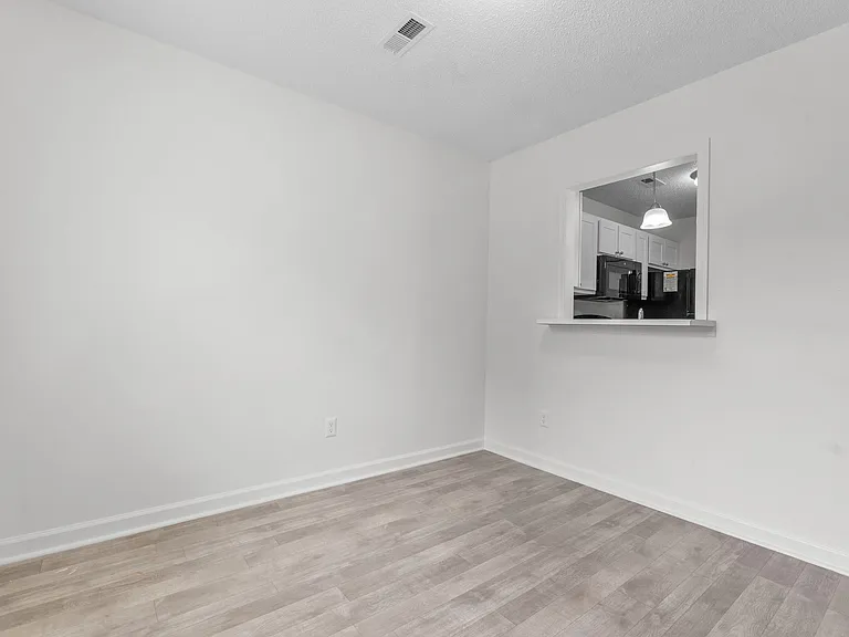 Skyside Landing Apartments — Photo 35