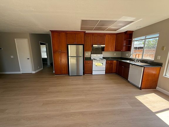 3rd image of 5724 Sagewell Way