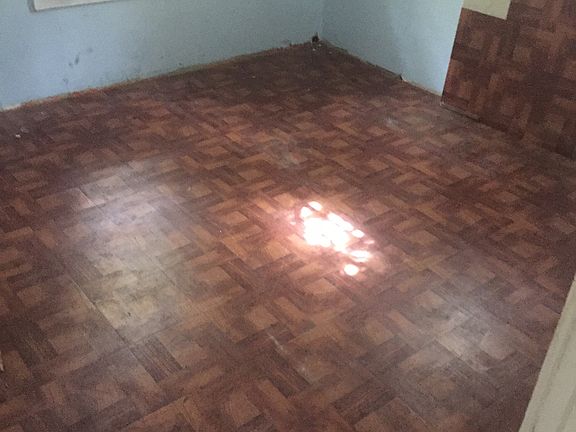 3rd image of 5909 N 15th St #Fixer-uppe