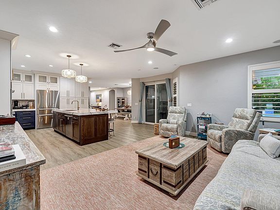 5th image of 714 SW Goldshine Court