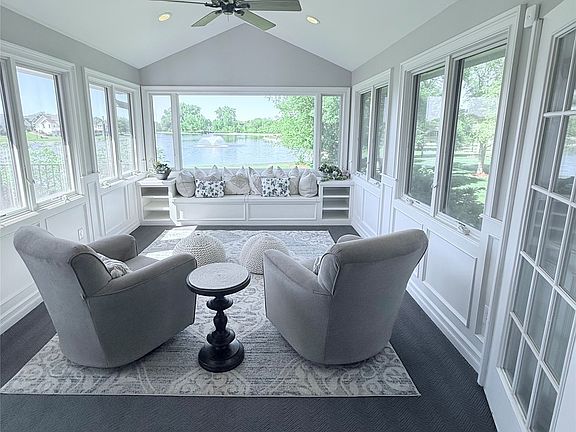 2nd image of 902 NE Lake View Dr