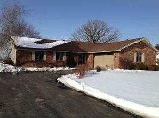21400 Cambridge Cir, Brookfield, WI 53045