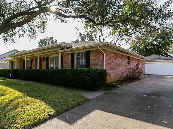 3rd image of 3315 Plum Brook Ln