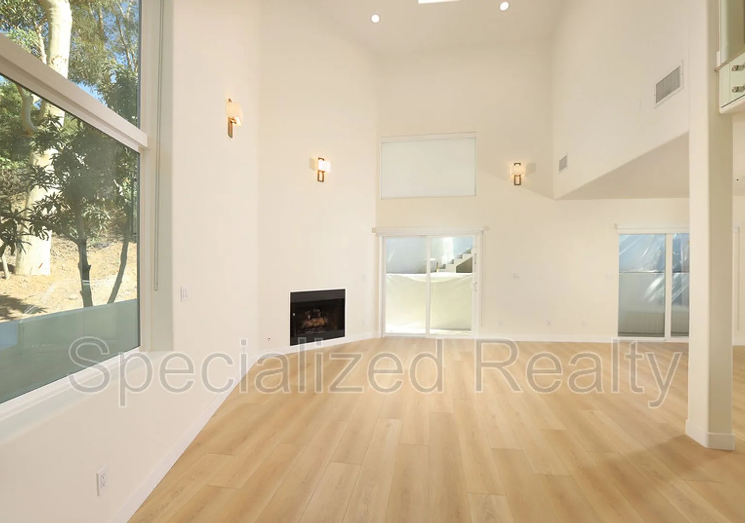 1827 Hill Drive — Photo 3