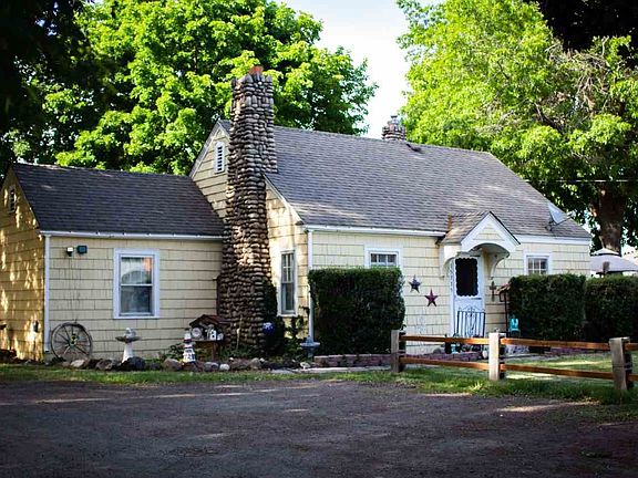 2nd image of 15715 E Valleyway Ave