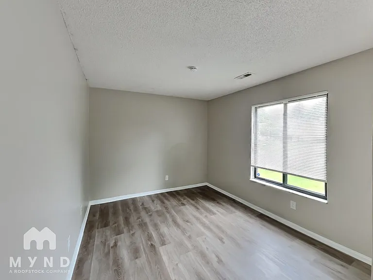 3035 Falcon Bridge Dr — Photo 13