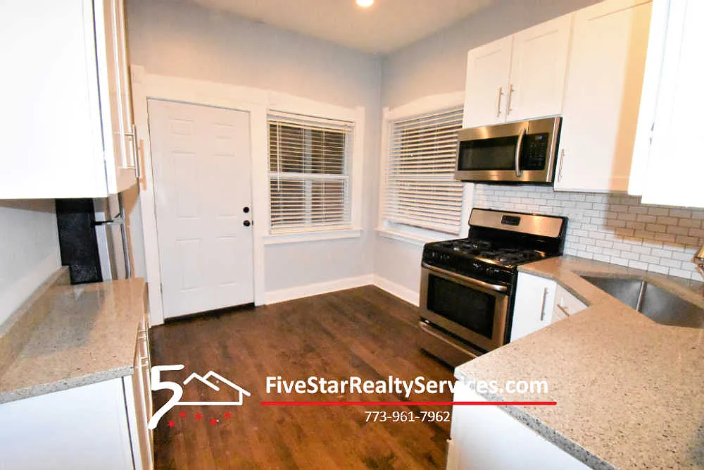 Building Photo - 5065 W Sunnyside Ave #2