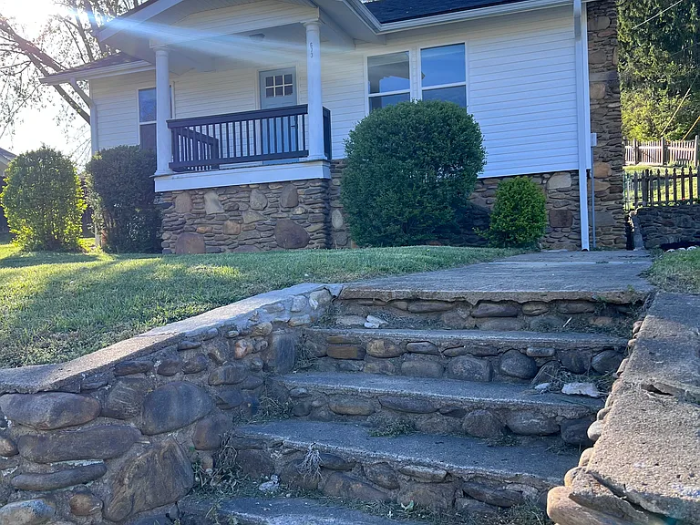 673 N Main St — Photo 17