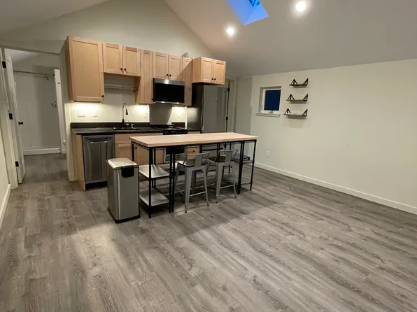 518 Pine St #A, Hood River, OR 97031