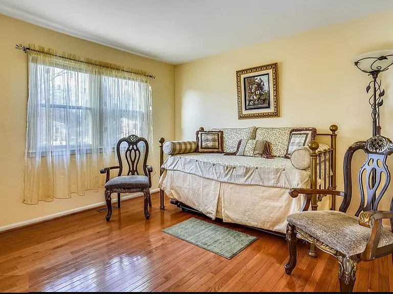 13714 Mayfair Ct — Photo 7
