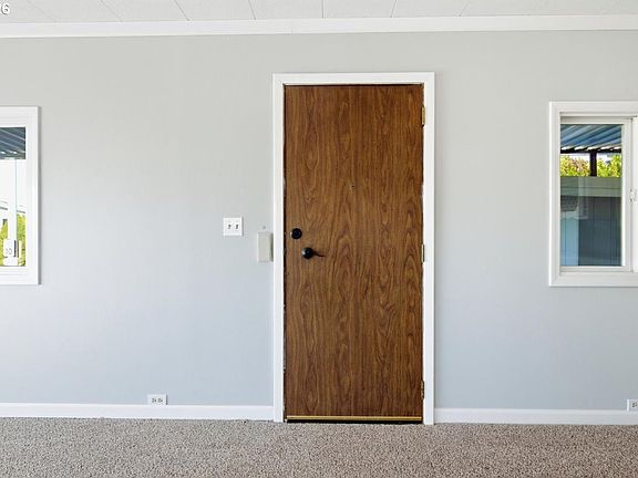 3rd image of 5422 Portland Rd NE Unit 33