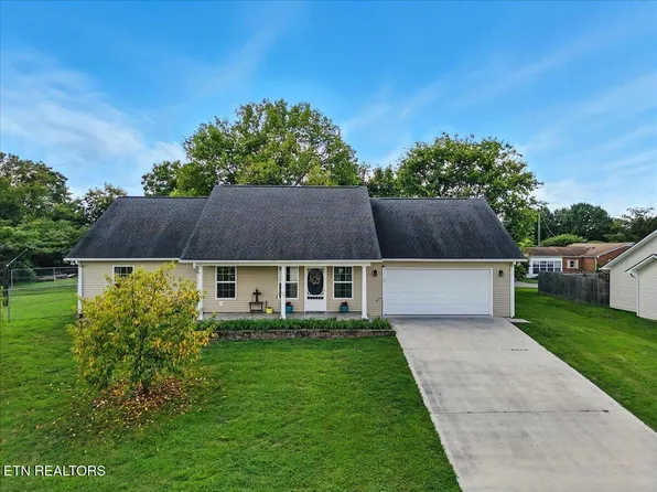 865 Quietlands Dr, Maryville, TN 37801