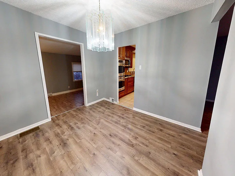 669 N Henderson Rd — Photo 10
