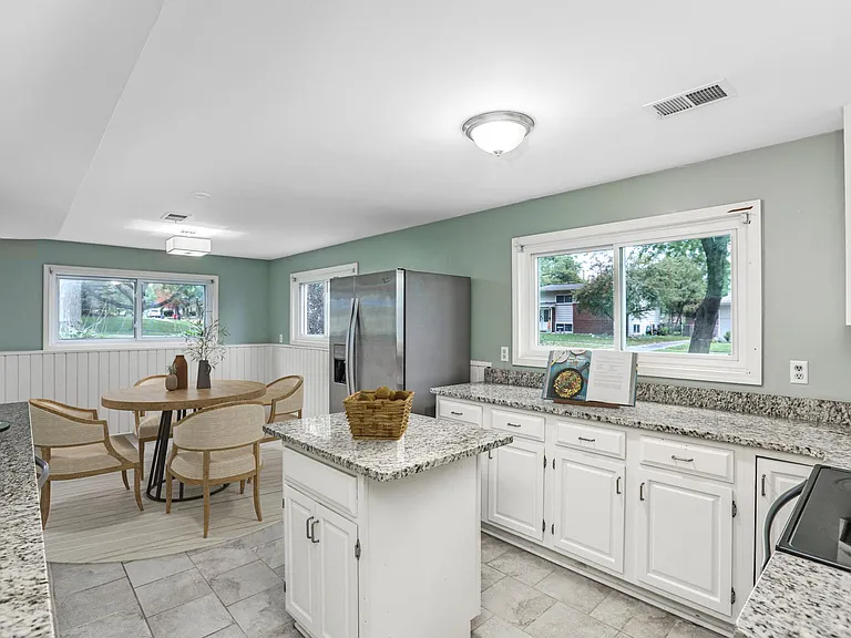 741 Panorama Dr — Photo 9