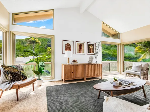 1064 Maunanani St, Honolulu, HI 96825