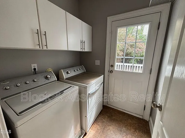 124 Factors Walk Ln — Photo 25