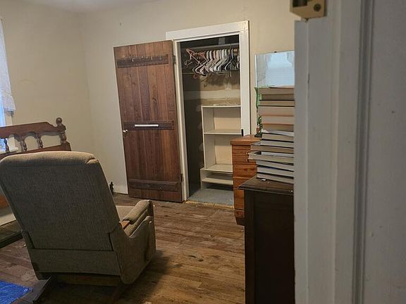 2nd image of 21485 Monroe Rd