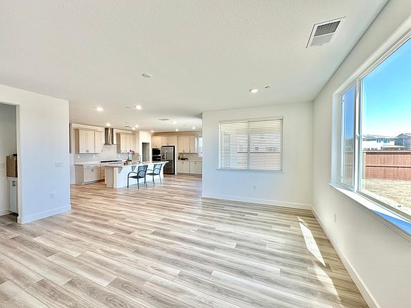 3rd image of 2048 Briggs St