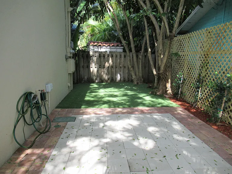 810 Park Pl #2E — Photo 2