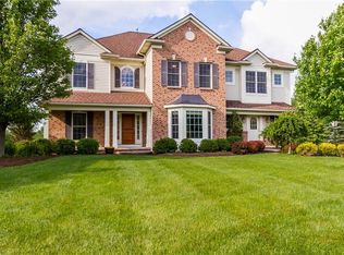 12 Harvest Gln, Pittsford, NY 14534