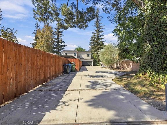 2nd image of 8633 Zelzah Ave