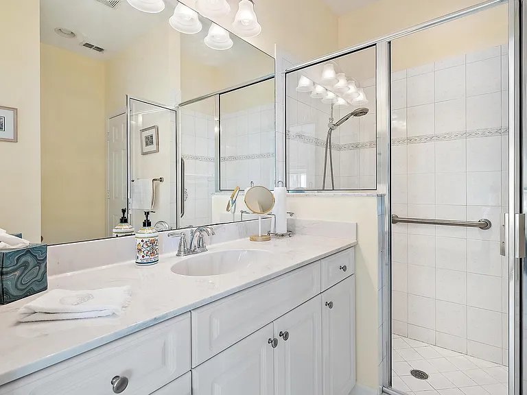 19043 SE Jupiter River Dr #COTTAGE — Photo 17