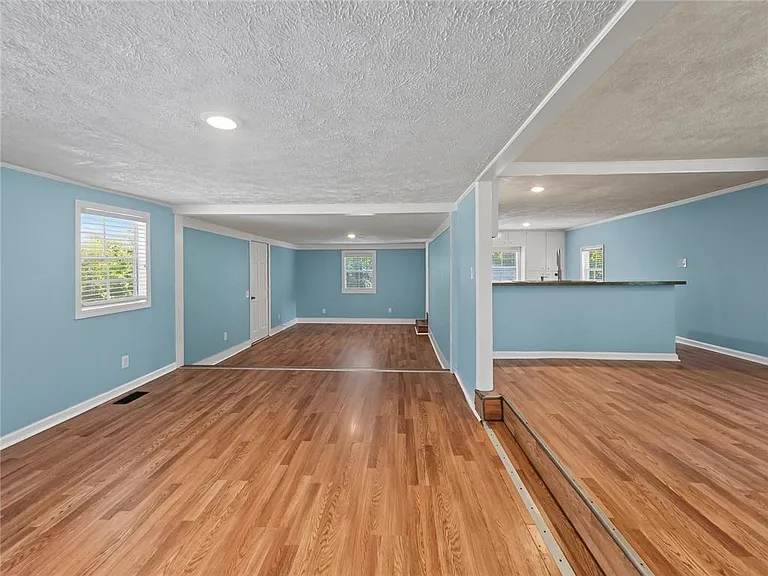 3542 Shoreland Dr — Photo 8