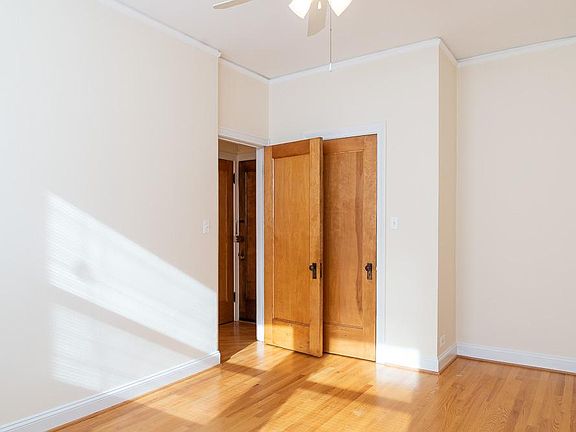 3rd image of 5802 N Kenmore Ave #304