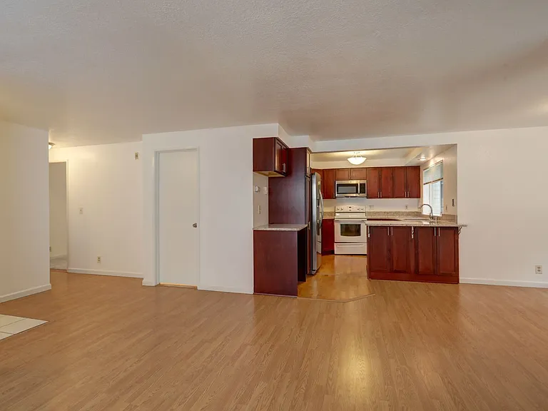 4231 NE 5th St #D203 — Photo 5