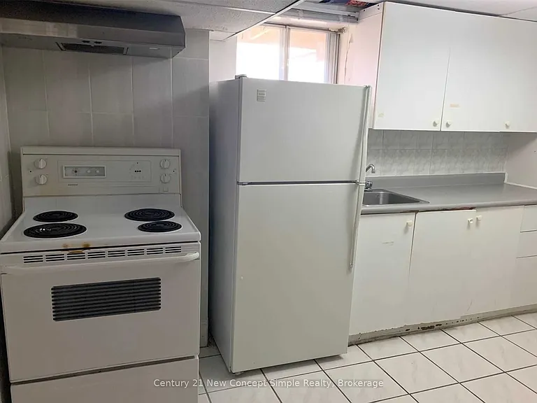 271 Delta St #BASEMENT — Photo 5