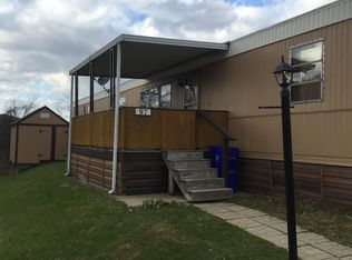 97 Country Club Dr, Oakdale, PA 15071