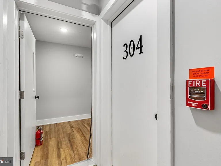 3965 Lancaster Ave #304 — Photo 22